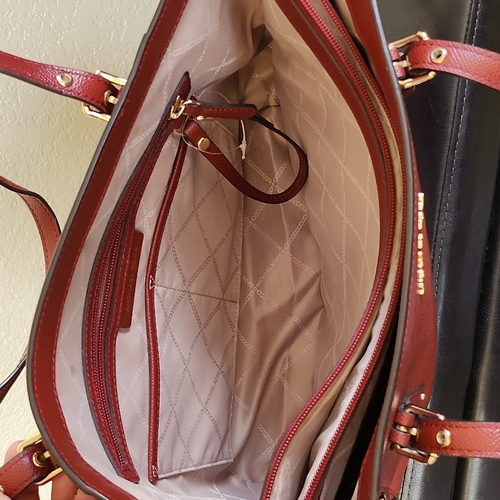 MICHAEK KORS BURGANDY TOTE BAG - Picture 10 of 14